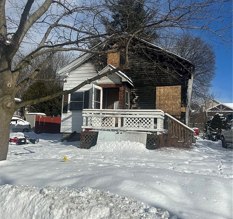 1st image of 231 E 5th St
