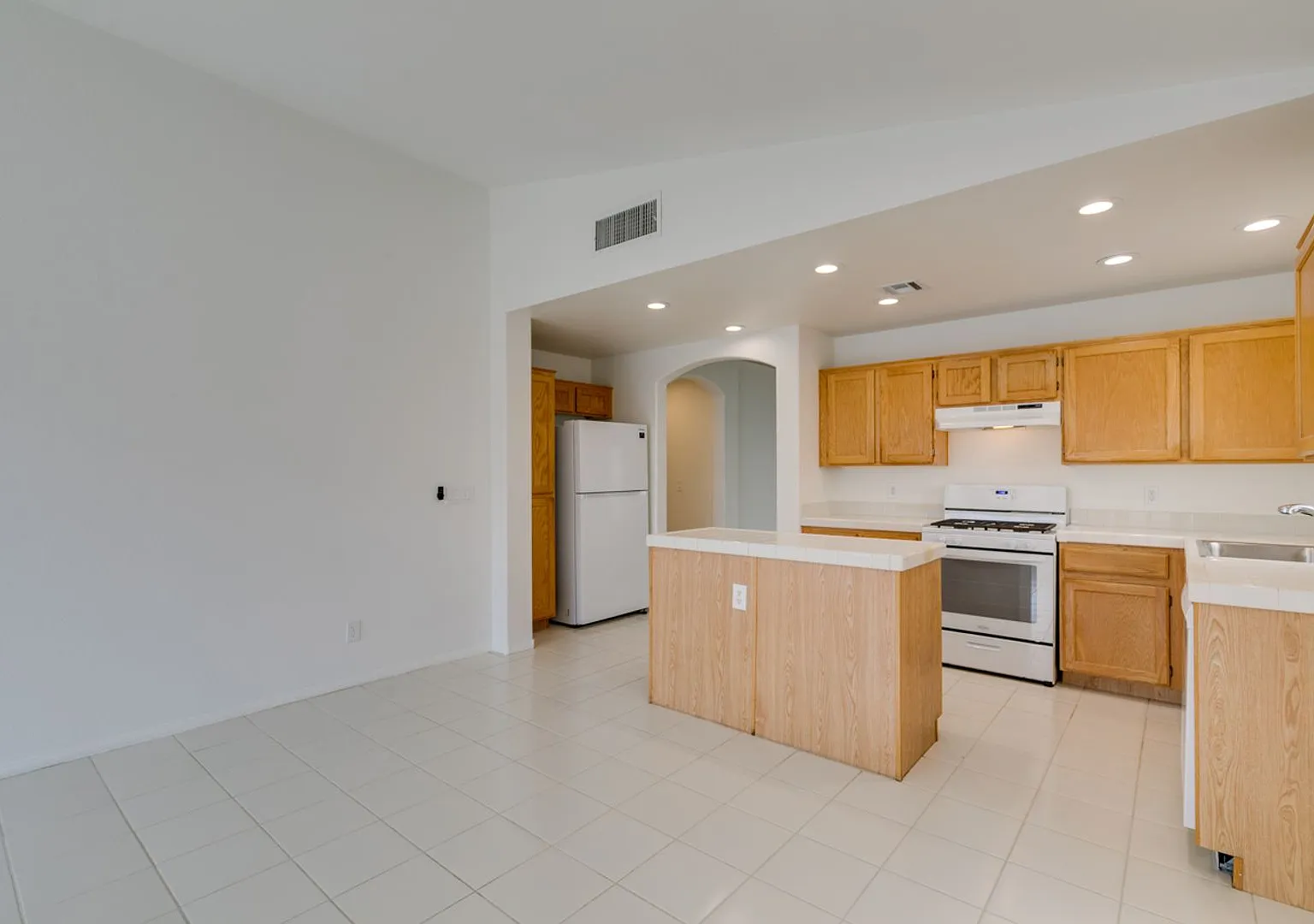 Gorgeous Single Story Home With Tons Of Upgrades* — Photo 1