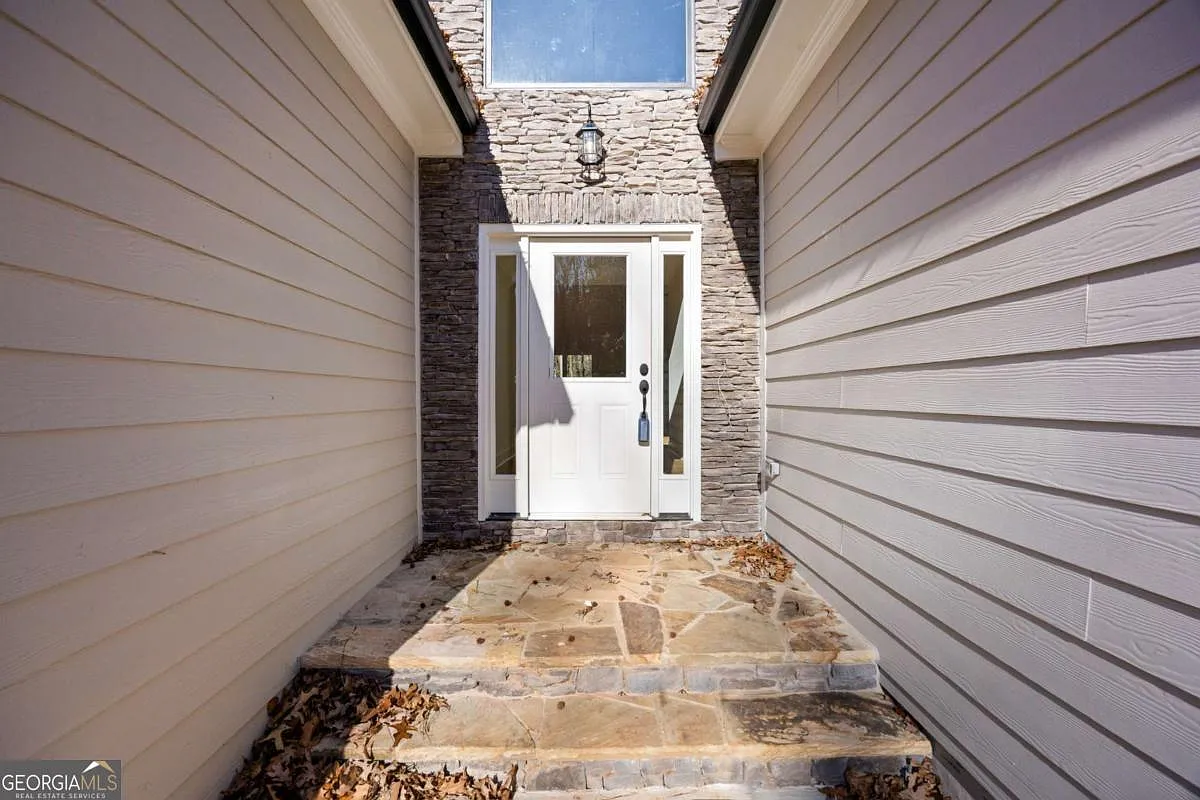 3 bed, 2.0 bath, 1884 sqft, $3,600 — Photo 2