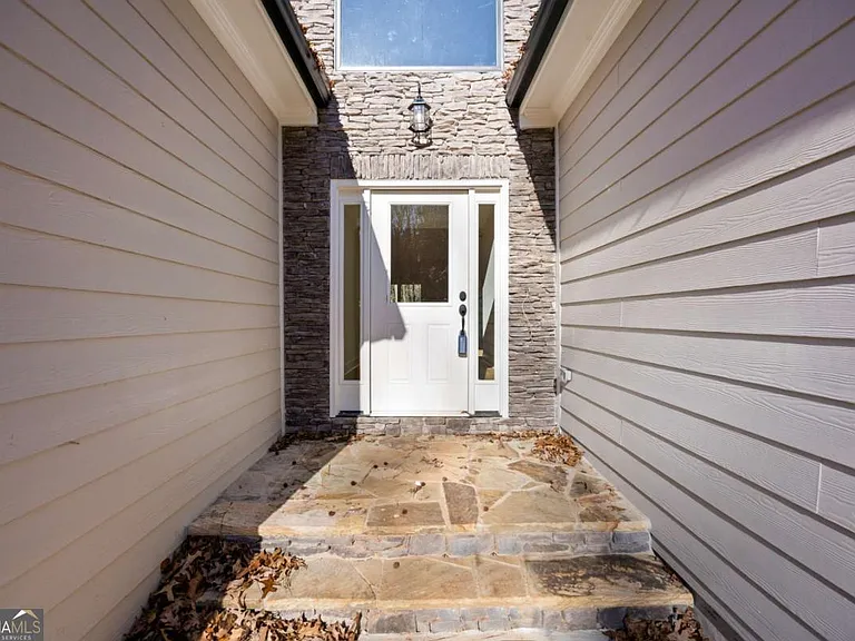 360 Ansley Dr — Photo 2