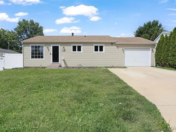 12089 Sunnycrest Pl, Maryland Heights, MO 63043