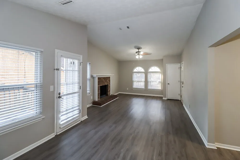 3 bed, 2.0 bath, 1309 sqft, $1,890 — Photo 4