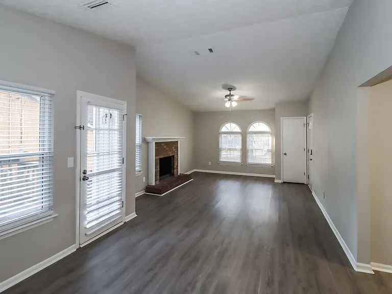 643 Tarragon Way SW — Photo 4