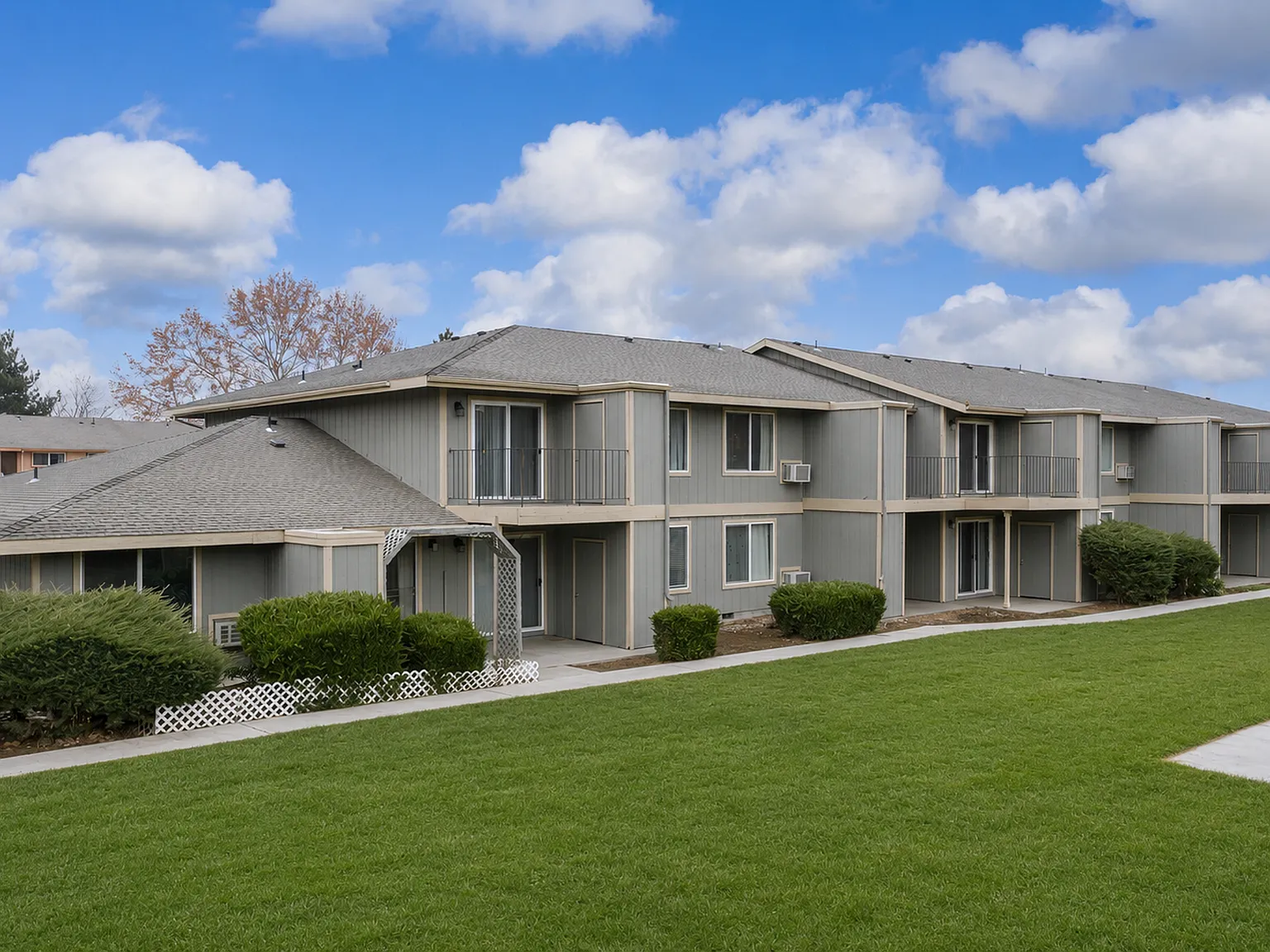 Hood Manor Apartments — Photo 1