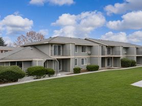 Hood Manor Apartments