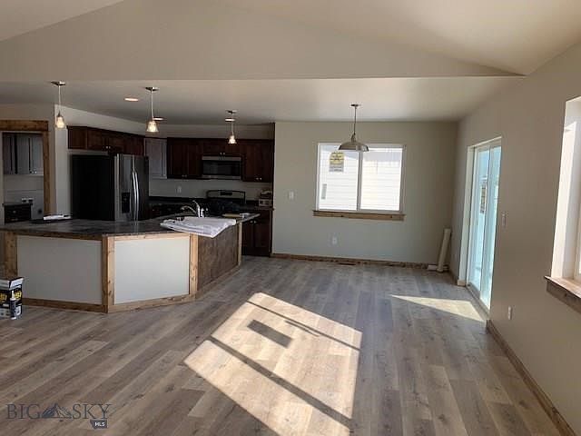 2nd image of 312 Butler Crk