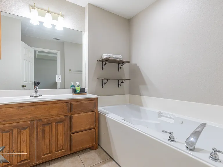 6670 Picadilly St — Photo 18