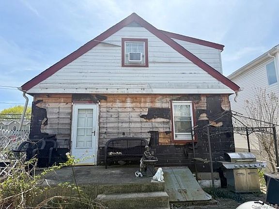 3rd image of 2571 Beltagh Avenue