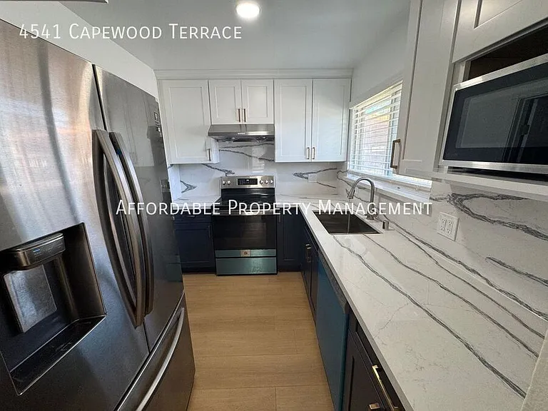 4541 Capewood Ter — Photo 5