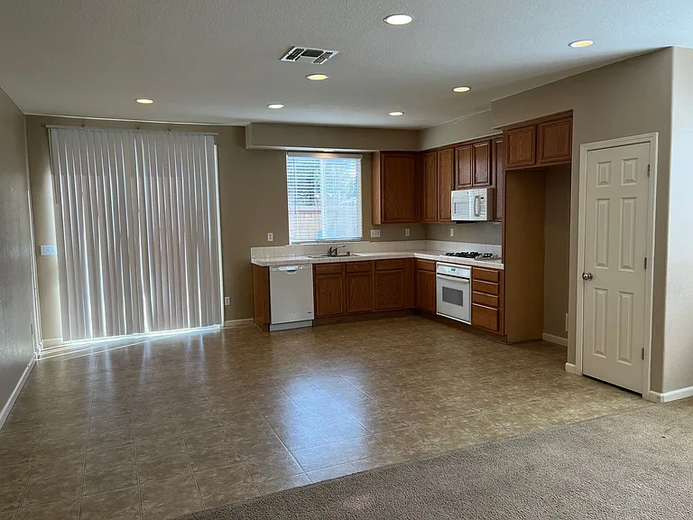 1187 Steidlmayer Way — Photo 3