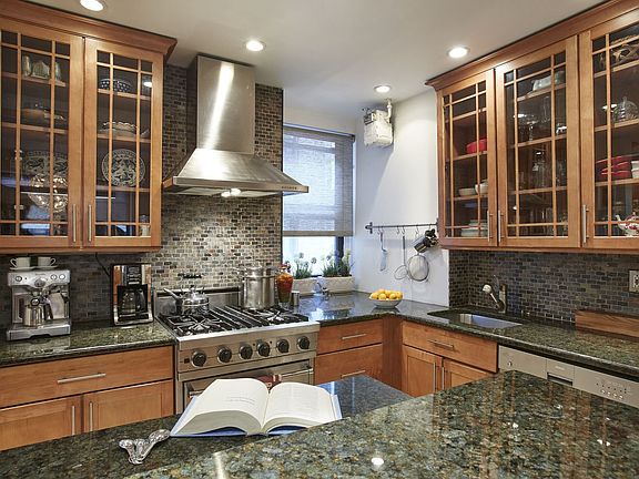 4th image of 119 W 71st St APT 8C