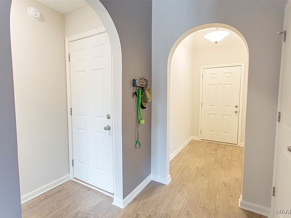 4th image of 1128 Honeysuckle Dr