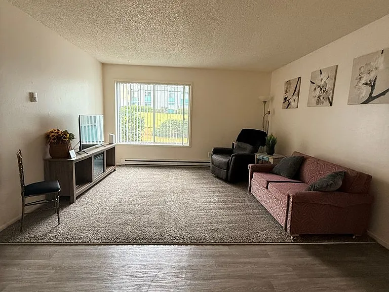Sunnyside Village Apartments — Photo 54