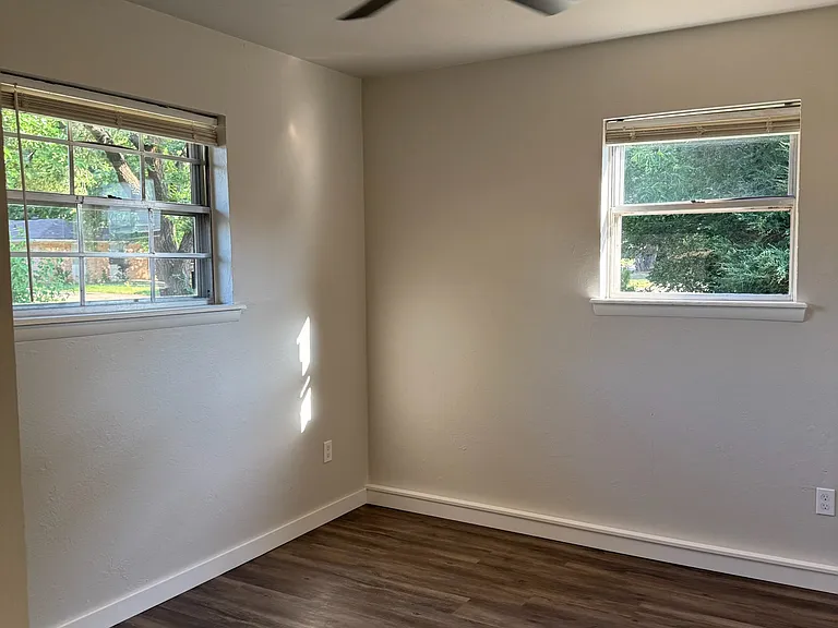 2209 Marshall Dr — Photo 42