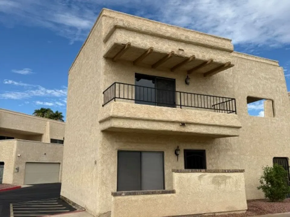 1055 Barcelona Loop