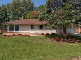510 NE 2nd St, Hopedale, IL