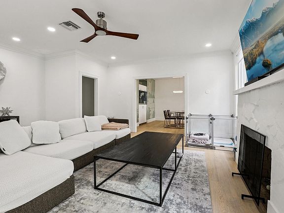 3rd image of 21 SE 11th Avenue