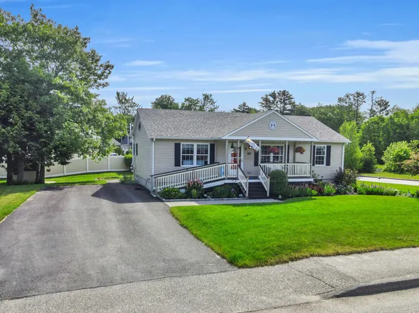 11 Crabtree Drive, Topsham, ME 04086