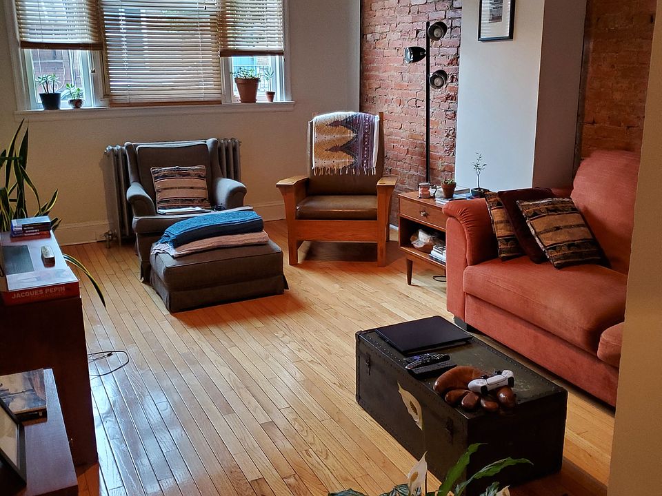 Living room with Ceiling Fan