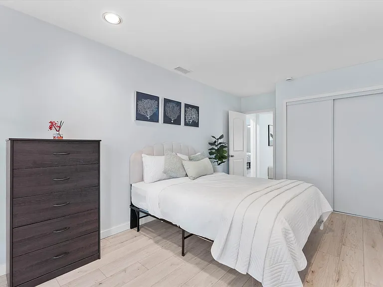 320 Laurel Ave — Photo 7
