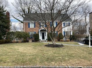 22 Edgewood Rd, Chatham, NJ 07928