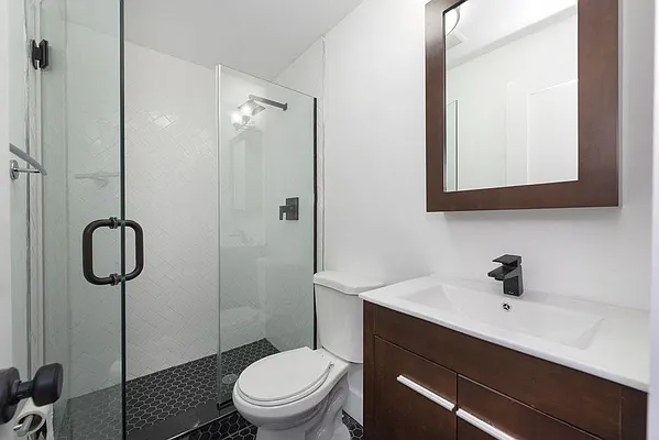 Rented by Max Apt LLC | media 8