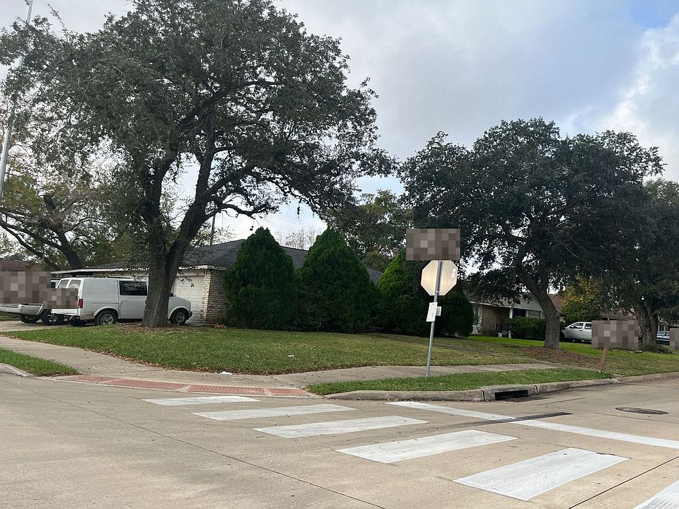 2nd image of 10903 Sharpview Dr