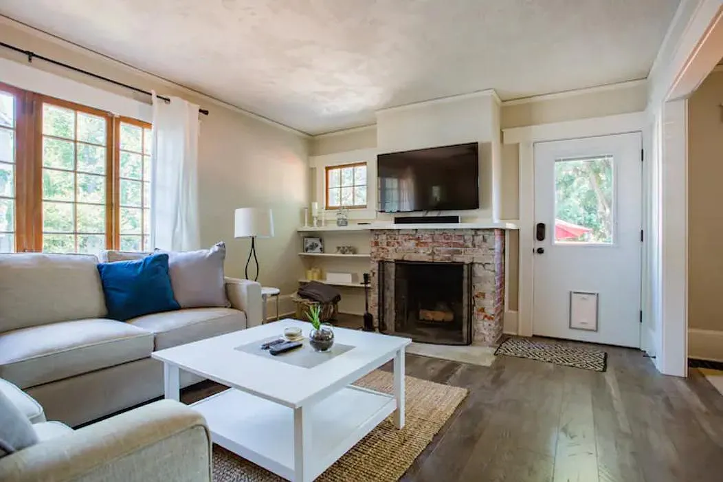 3 bed, 2000 sqft, $4,600 — Photo 2