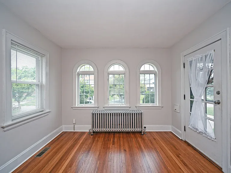4956 Oaklawn Dr — Photo 3