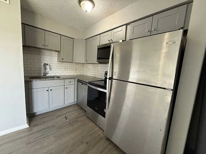 1029 Harold Dr — Photo 13