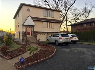 9 Arena Ct, Elmwood Park, NJ 07407