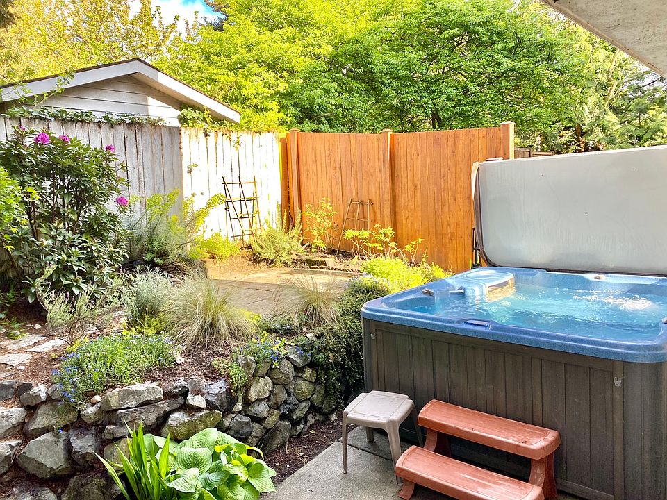 1st image of 10118 4th Ave NW