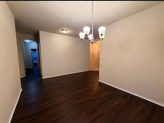 4th image of 921 Lake Woodland Dr