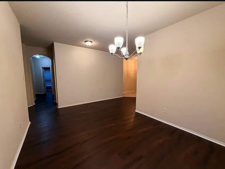 921 Lake Woodland Dr — Photo 4