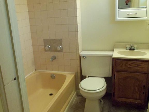 2nd image of 318 1/2 Liberty St APT 6
