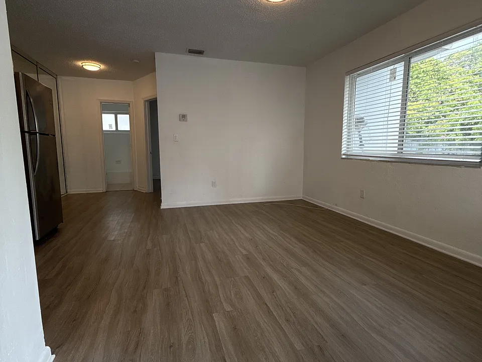 5515 NW 6th Pl #4