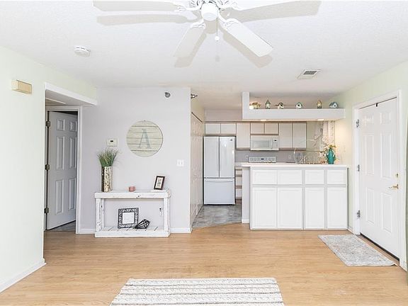 4th image of 2330 NE 68th St #1