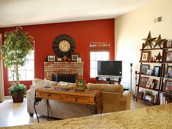 3rd image of 121 Auburn Gln