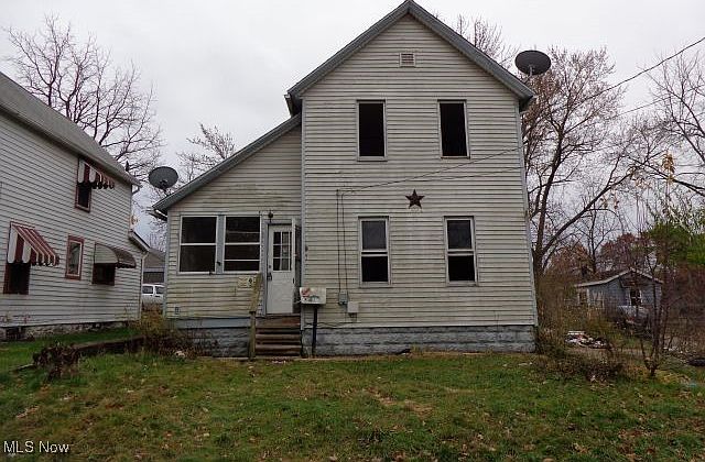 1st image of 590 Flora Ave