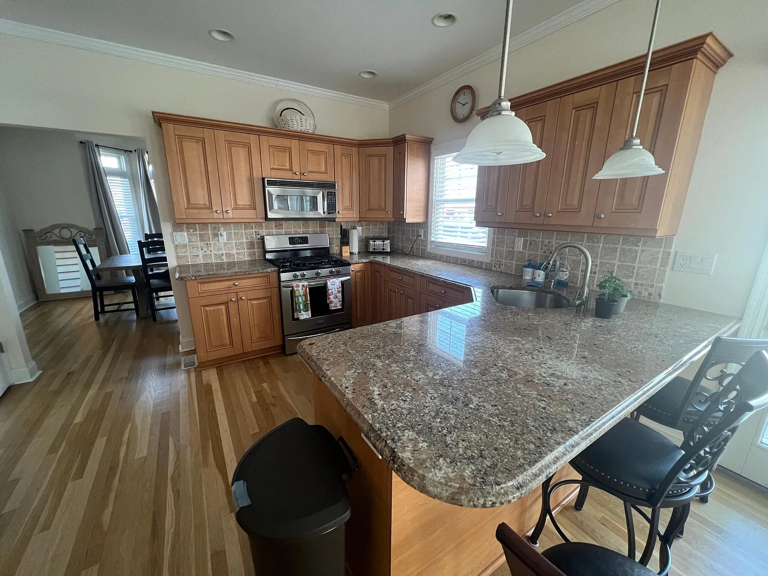 5 bed, 3000 sqft, $5,500 — Photo 4