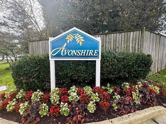 2nd image of 2971 Shepperton Ter