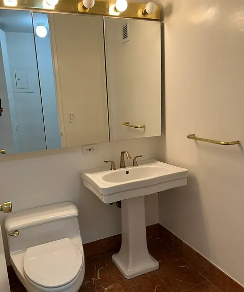 201 W 72nd St #4M — Photo 9