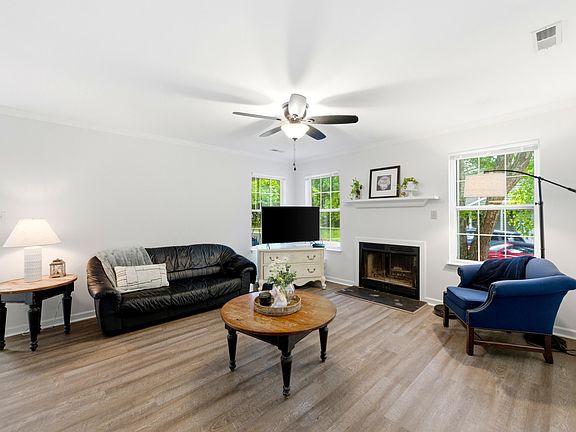 3rd image of 604 Vannoy Pl