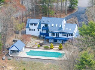 111 Sunset Ridge Dr, Hawley, PA 18428