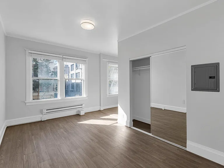 1030 Larkin — Photo 3