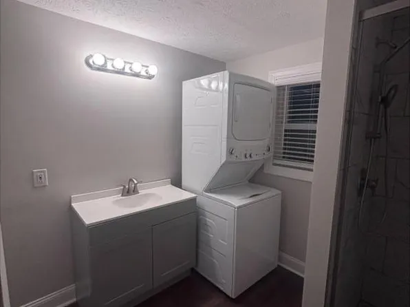 106 1/2 E College Ave, Brownsburg, IN 46112