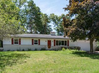 710 Circlewood Dr S, Portage, MI 49002