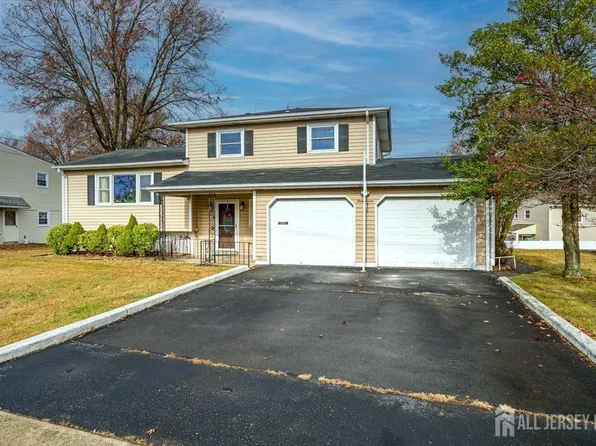 67 Highland Ter, Fords, NJ 08863