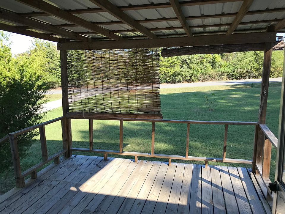 2nd image of 421 Redbud Ln