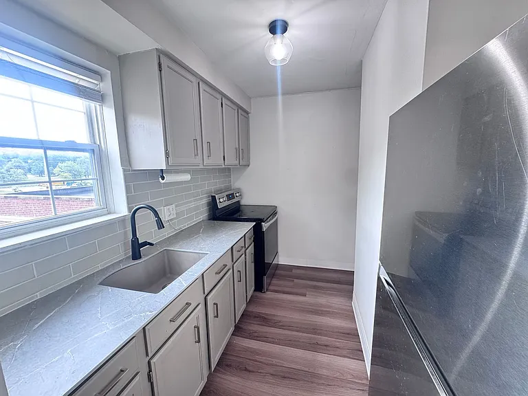 Colton House Apartments — Photo 30